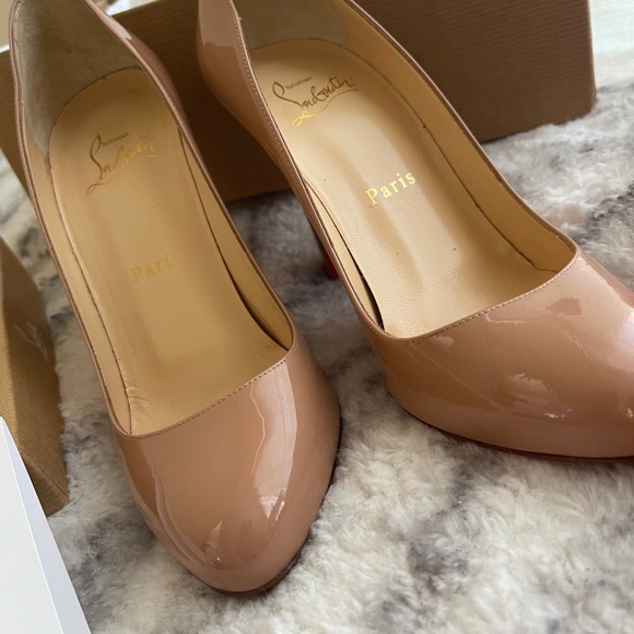 Beautiful simple nice heels. - Picture 8 of 11